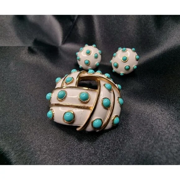 SOLD NOT FOR SALE Rare Vintage 1960s TRIFARI White Enamel & Turquoise Cabochon - Picture 4 of 5